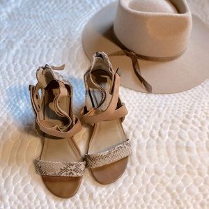 Kenneth Cole wedges Ohava